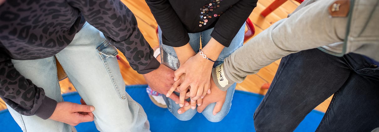 Schüler*innen bei einem Workshop ein einer Münchner Schule